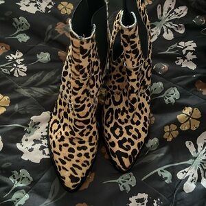 Steve Madden Patricia leopard ankle boots 9.5